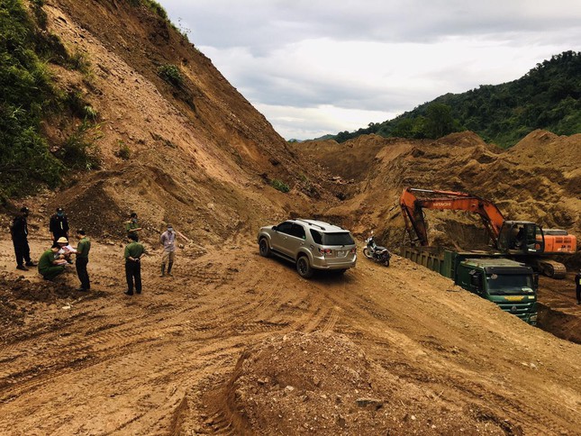  Bắt Phó Giám đốc Sở TN&MT Hà Giang về tội nhận hối lộ  - Ảnh 2.