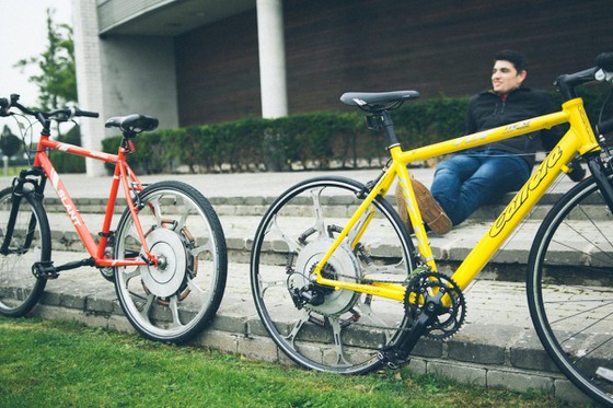 Bánh xe đạp biến trọng lượng người lái thành lực đẩy - Ảnh 1.