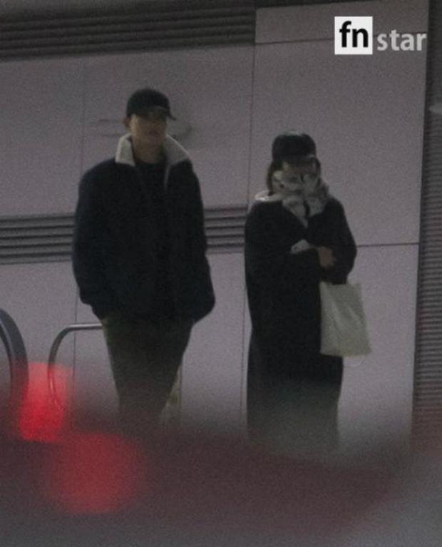  Song Song bất ngờ bị đem so với vợ chồng Hyun Bin - Son Ye Jin vì thái độ một trời một vực khi trở về từ kỳ trăng mật - Ảnh 1.