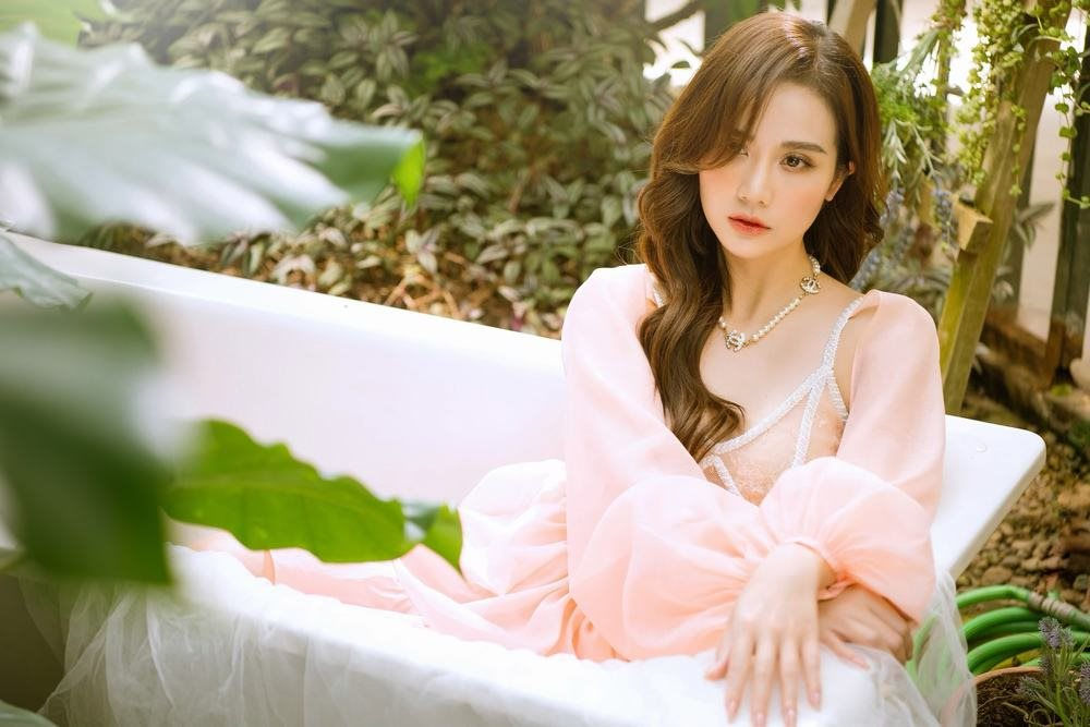Nữ chính Thương ngày nắng về: Hotgirl đời đầu Hà Thành làm mẹ đơn thân ở tuổi 25 - Ảnh 2. Nữ chính Thương ngày nắng về: Hotgirl đời đầu Hà Thành làm mẹ đơn thân ở tuổi 25 - Ảnh 2.