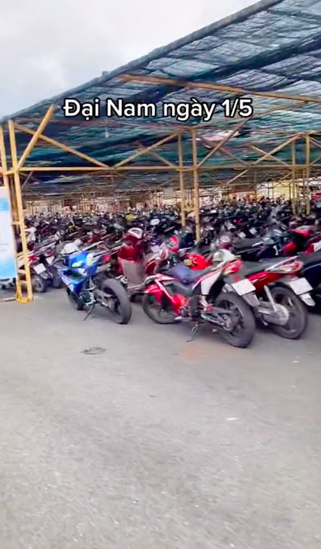  Cảnh đông nghẹt du khách tại KDL nghìn tỷ Đại Nam trong những ngày nghỉ lễ, từ ngoài vào trong đều rất nhộn nhịp - Ảnh 4.