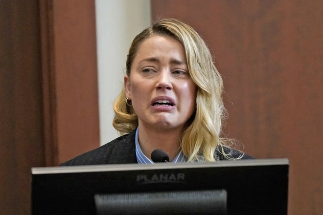 Amber Heard chính thức ra tòa làm chứng: Mếu máo kể lại lần đầu bị Johnny Depp đánh, nguyên do liên quan đến tình cũ của chồng - Ảnh 5.