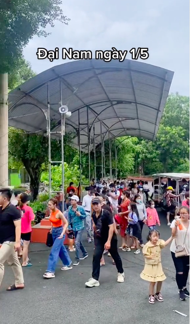  Cảnh đông nghẹt du khách tại KDL nghìn tỷ Đại Nam trong những ngày nghỉ lễ, từ ngoài vào trong đều rất nhộn nhịp - Ảnh 7.