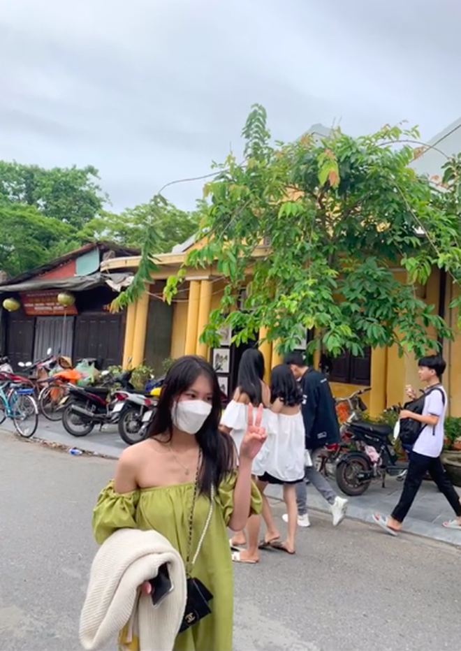 Thêm một cô gái bị đụng hàng chan chát khi đi du lịch Hội An, dân mạng phán ngay: Kết cục của việc mua đồ theo trend là đây! - Ảnh 8.