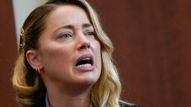 Amber Heard chính thức ra tòa làm chứng: Mếu máo kể lại lần đầu bị Johnny Depp đánh, nguyên do liên quan đến tình cũ của chồng - Ảnh 7.