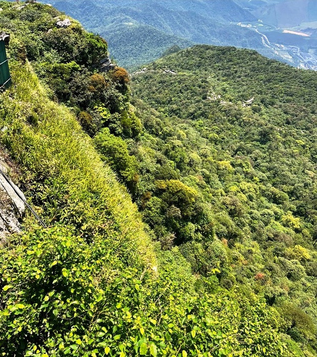 Cận cảnh nơi nữ du khách U60 rơi xuống suốt 7 ngày ở Yên Tử: Vực sâu hàng trăm mét, vách núi dựng đứng