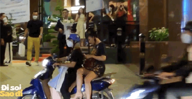 Bắt gặp MC Hoàng Oanh tự lái xe máy rời sự kiện, hình ảnh giản dị đến bất ngờ hậu ly hôn! - Ảnh 2.