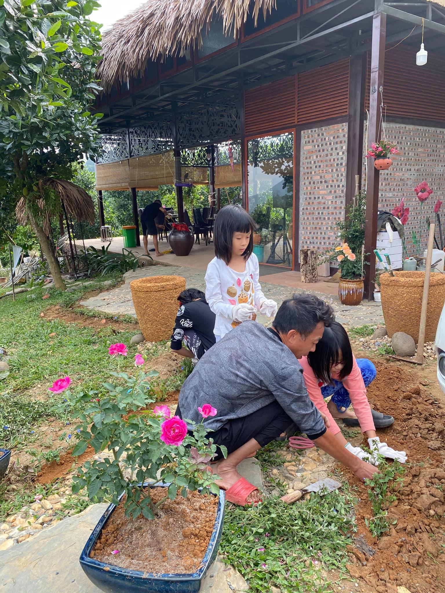 Cuộc sống của Việt Hoàn: Cưới vợ đẹp như hoa hậu, sống bình yên trong trang trại 10.000m2 - Ảnh 7.