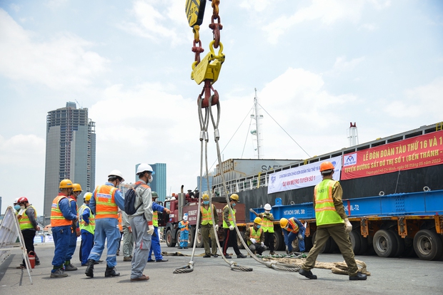 Cận cảnh 2 đoàn tàu cuối cùng của Metro số 1 vừa về đến TP.HCM, sẵn sàng chạy thử nghiệm - Ảnh 2.