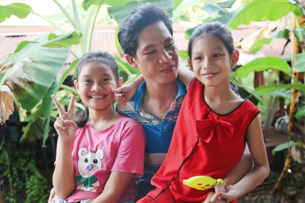  2 đứa trẻ bị bệnh viện trao nhầm ở Bình Phước sau 9 năm: Con bé không chịu ăn uống, cứ ôm cột chờ ba vô rước... - Ảnh 5.