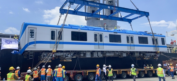 Cận cảnh 2 đoàn tàu cuối cùng của Metro số 1 vừa về đến TP.HCM, sẵn sàng chạy thử nghiệm - Ảnh 5.