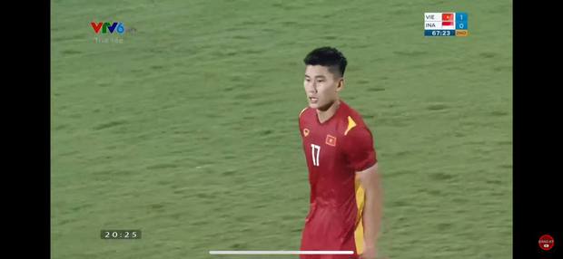 Nhâm Mạnh Dũng - Hot boy nổi bật trận mở màn của U23 tại SEA Games: Cao 1m81, cực kỳ nam tính - Ảnh 1.