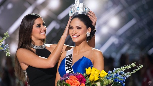 Hoa hậu Hoàn vũ Bánh Pía Pia Wurtzbach tuyên bố đính hôn với bạn trai CEO, nhẫn đính hôn khủng gây choáng - Ảnh 1.