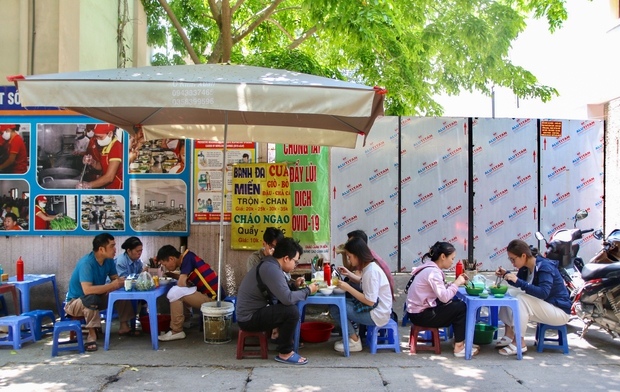 Quán gà tần siêu rẻ, siêu đông ở Hà Nội: Giá chỉ 20.000 đồng, có ngày bán 1.000 suất - Ảnh 8.