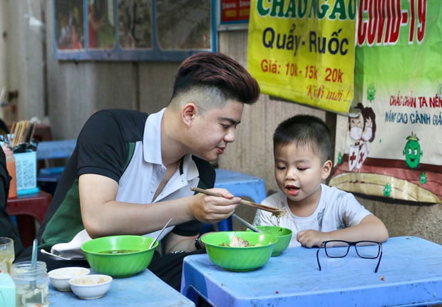 Quán gà tần siêu rẻ, siêu đông ở Hà Nội: Giá chỉ 20.000 đồng, có ngày bán 1.000 suất - Ảnh 9.