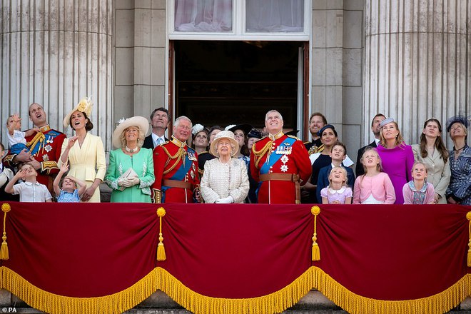 Harry and Meghan still have the opportunity to take the spotlight at the Platinum ceremony thanks to this way - Photo 1.