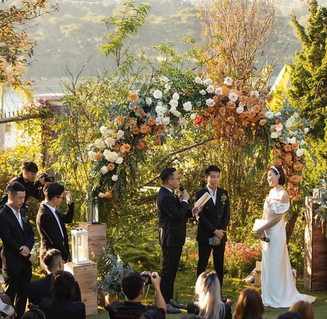 1001 kiểu đám cưới Vbiz: Ngô Thanh Vân chỉ 50 khách mời, Tóc Tiên kín như bưng tới giờ G và hôn lễ quá đặc biệt của Hà Tăng - Ảnh 25.