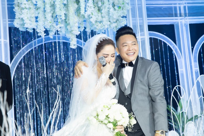 1001 kiểu đám cưới Vbiz: Ngô Thanh Vân chỉ 50 khách mời, Tóc Tiên kín như bưng tới giờ G và hôn lễ quá đặc biệt của Hà Tăng - Ảnh 21.