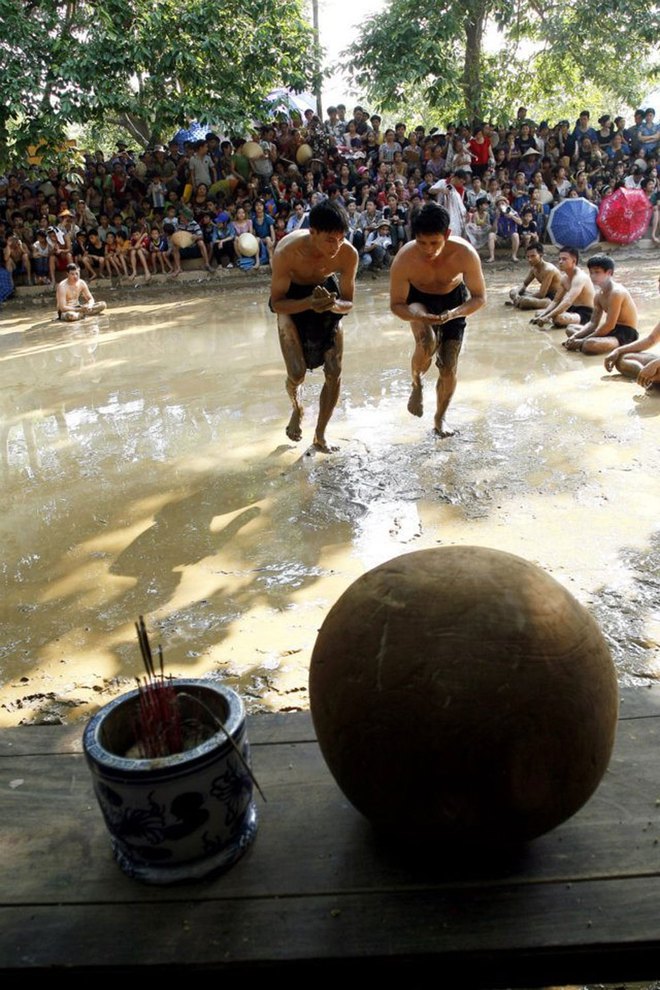 Độc đáo hội vật Cầu nước làng Vân - lễ hội độc nhất vô nhị ở Việt Nam, 4 năm tổ chức một lần - Ảnh 2.