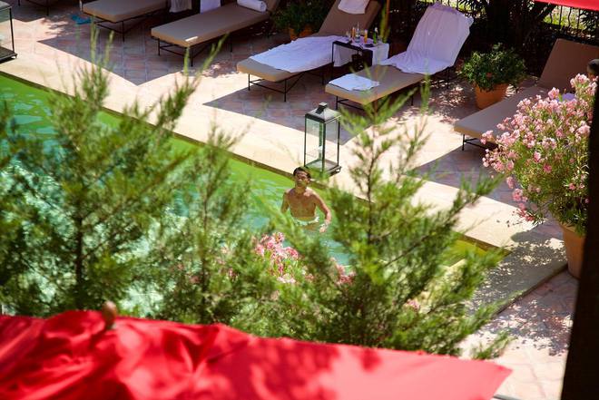 Thái Công kể đã dùng vali Louis Vuitton, đội nón Panama từ 14 năm trước, khẳng định sống kiểu châu Âu sang trọng không phải theo trend - Ảnh 5. Thái Công kể đã dùng vali Louis Vuitton, đội nón Panama từ 14 năm trước, khẳng định sống kiểu châu Âu sang trọng không phải theo trend - Ảnh 5.