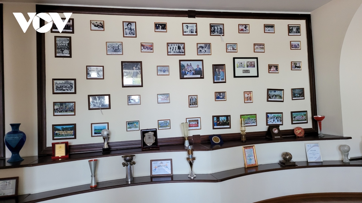 Truy t&igrave;m c&uacute;p v&ocirc; địch U23 ch&acirc;u &Aacute; 2018 ở Uzbekistan v&agrave; nỗi &aacute;m ảnh si&ecirc;u phẩm cầu vồng tuyết - Ảnh 2.