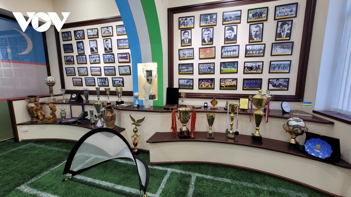 Truy t&igrave;m c&uacute;p v&ocirc; địch U23 ch&acirc;u &Aacute; 2018 ở Uzbekistan v&agrave; nỗi &aacute;m ảnh si&ecirc;u phẩm cầu vồng tuyết - Ảnh 4.