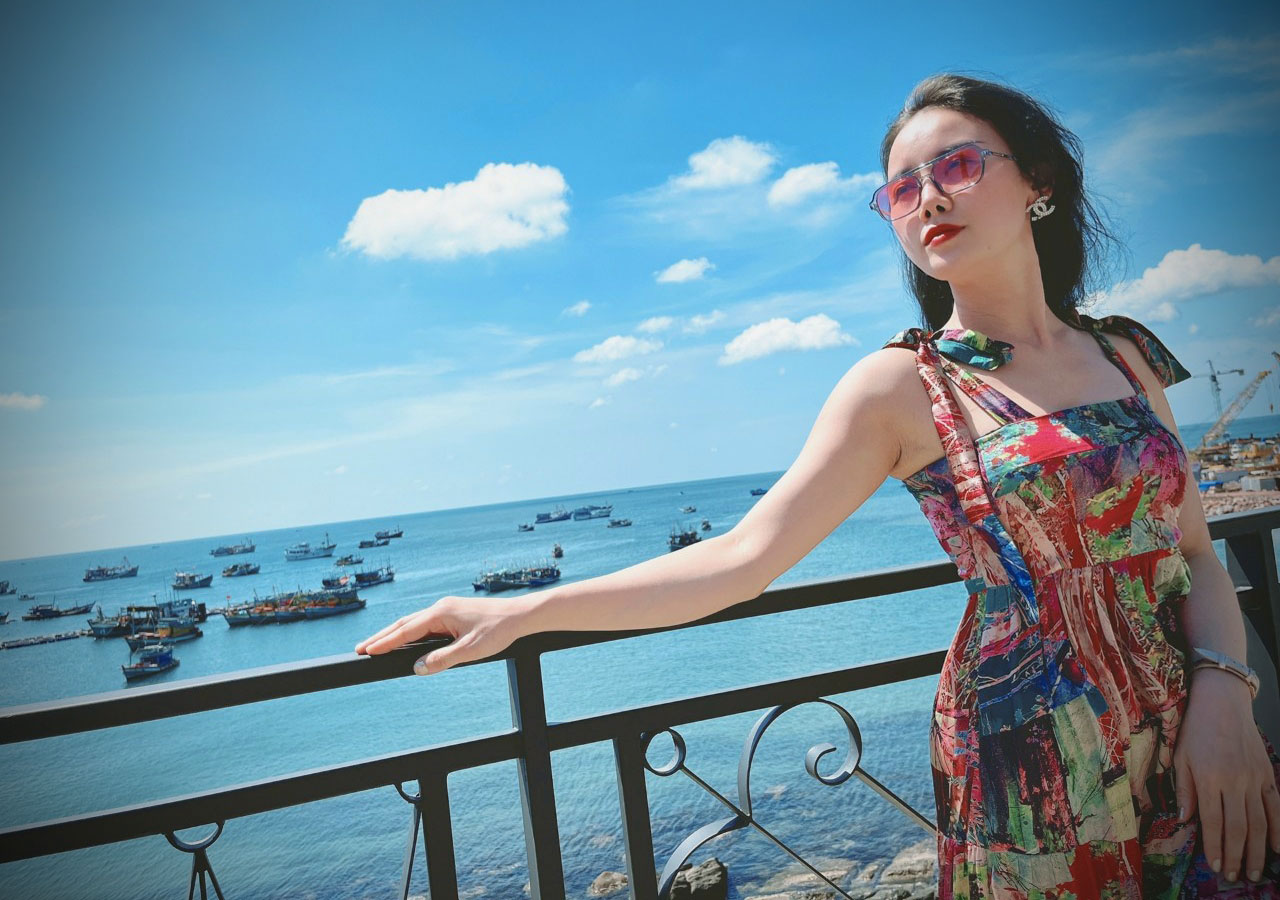 Nữ vũ công múa lửa: Khi cơ thể chai sần vết sẹo và những cám dỗ phía sau sân khấu - Ảnh 2. Nữ vũ công múa lửa: Khi cơ thể chai sần vết sẹo và những cám dỗ phía sau sân khấu - Ảnh 2.