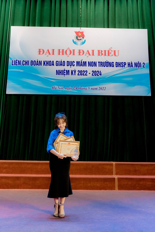 Nữ thủ lĩnh sinh viên xinh đẹp trường Sư phạm Hà Nội 2 cùng bảng thành tích vàng - Ảnh 4.