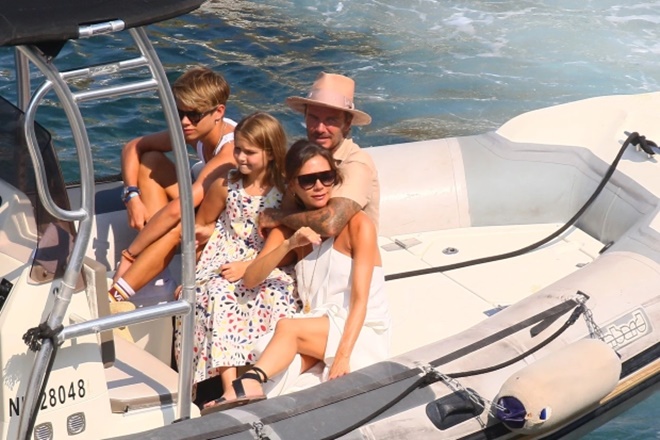 Du thuyền 6,6 triệu USD được ví như cung điện pha lê thu nhỏ của gia đình David Beckham - Ảnh 4.