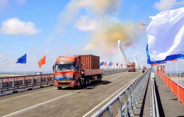 Thông xe cầu cao tốc đầu tiên nối Trung Quốc và Nga - Ảnh 2.
