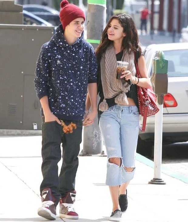 Dậy sóng động thái của Selena Gomez giữa lúc tình cũ Justin Bieber kêu cứu vì liệt nửa mặt - Ảnh 7.