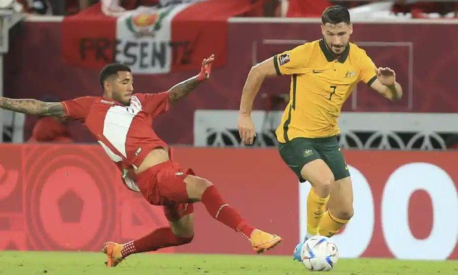 Thủ môn từng bị Vũ Văn Thanh sút tung lưới đưa tuyển Australia đi World Cup  - Ảnh 2.