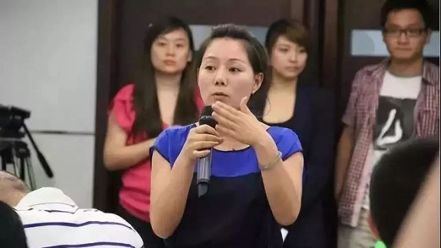 ‘Lão làng’ của Haidilao: Xuất thân nông thôn, trình độ học vấn cấp 2, làm phục vụ bàn, nhưng khiến Chủ tịch 5 lần 7 lượt chiêu mộ, cuối cùng trở thành tỷ phú giàu có - Ảnh 2.