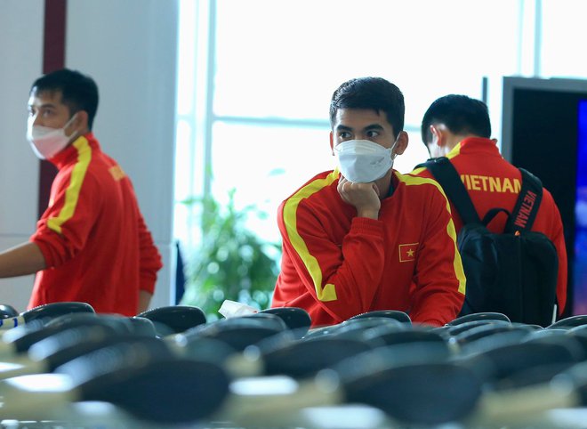 U23 Việt Nam hạ cánh an toàn sau 30 tiếng di chuyển từ Uzbekistan về Hà Nội - Ảnh 13.