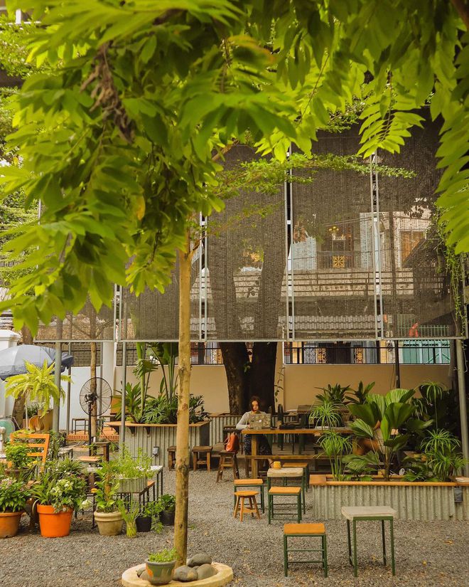 6 quán cà phê sân vườn xanh mát để gia đình, bạn bè cùng nhau trốn cái nắng nóng, ngột ngạt hiện nay ở TP.HCM - Ảnh 16.
