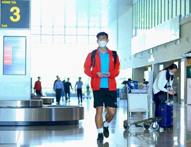 U23 Việt Nam hạ cánh an toàn sau 30 tiếng di chuyển từ Uzbekistan về Hà Nội - Ảnh 19.