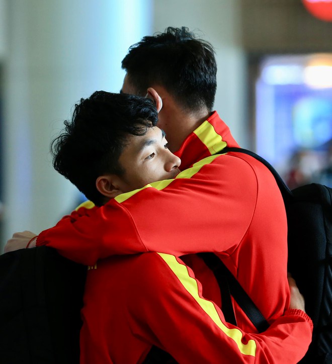 U23 Việt Nam hạ cánh an toàn sau 30 tiếng di chuyển từ Uzbekistan về Hà Nội - Ảnh 10.