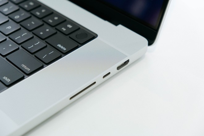 Cận cảnh mẫu MacBook Pro với giá bán gần 60 triệu đồng - Ảnh 2.