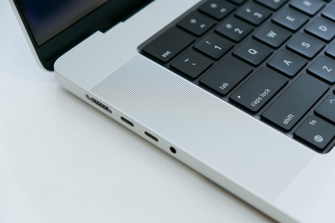 Cận cảnh mẫu MacBook Pro với giá bán gần 60 triệu đồng - Ảnh 3.