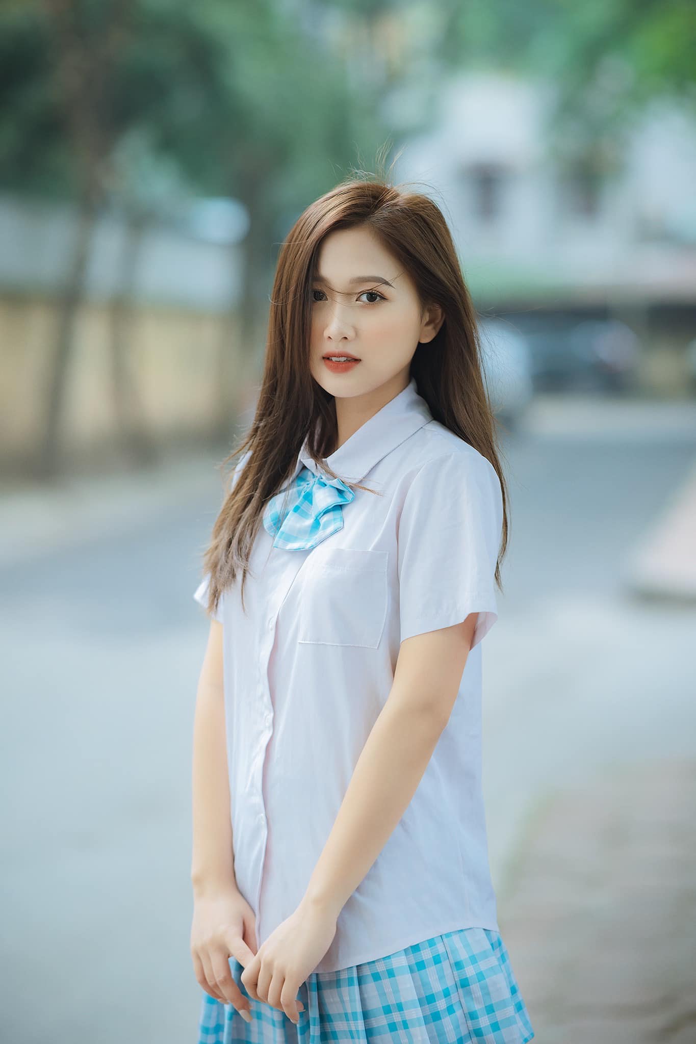 Vẻ đẹp ngọt ngào tựa nữ sinh của Hoa khôi Thu Hương - nữ chính MV Sai cách yêu. - Ảnh 2.