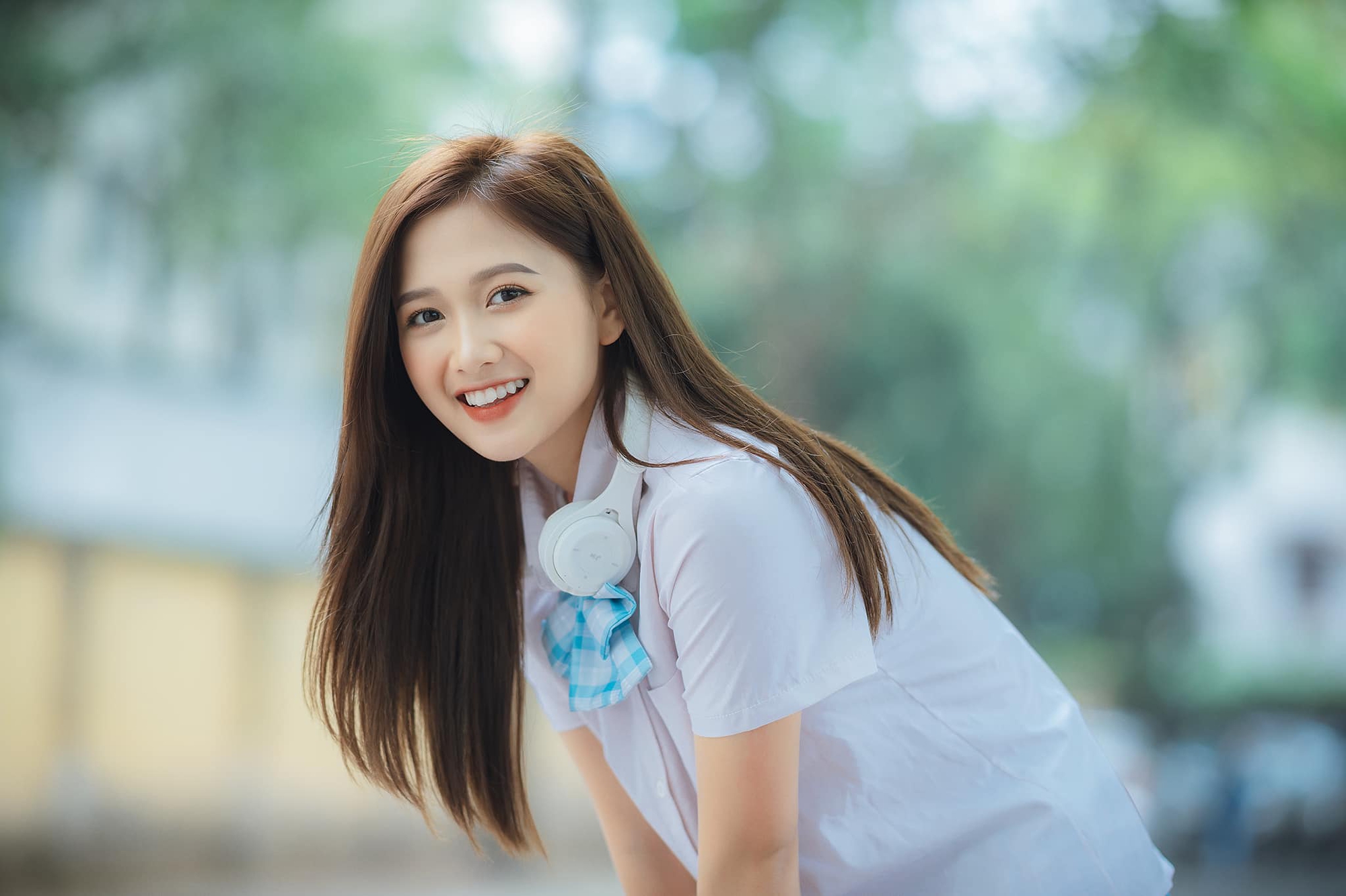 Vẻ đẹp ngọt ngào tựa nữ sinh của Hoa khôi Thu Hương - nữ chính MV Sai cách yêu. - Ảnh 4.