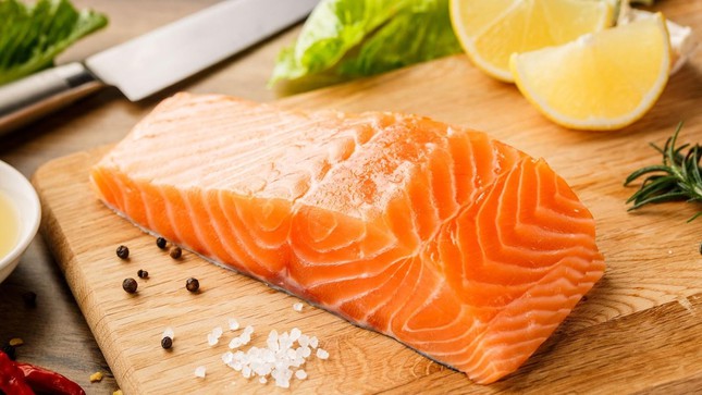 Những sai lầm khi ăn cá hồi khiến món ngon trở thành phế phẩm, mất sạch dinh dưỡng  - Ảnh 2.
