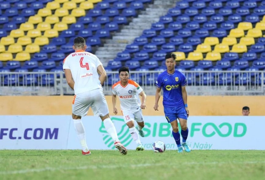 Hai trụ cột ĐT Việt Nam có danh hiệu đầu tiên trong năm 2022 - Ảnh 1. Hai trụ cột ĐT Việt Nam có danh hiệu đầu tiên trong năm 2022 - Ảnh 1.