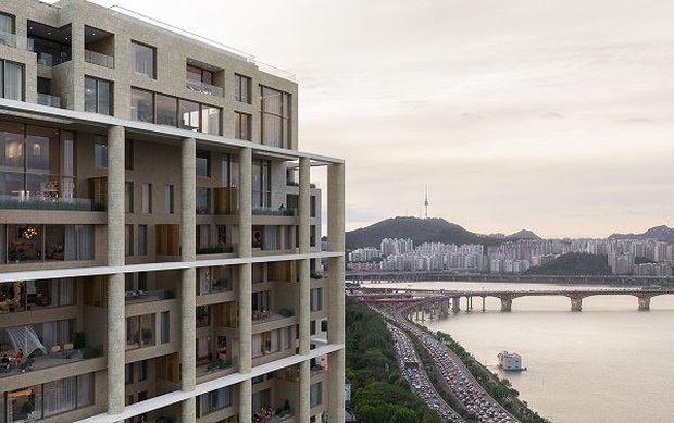 Quốc bảo hiếm có IU: Vượt qua tuổi thơ và ồn ào để vươn đến trí độc nhất ở tuổi 29 và màn đột phá tại LHP Cannes - Ảnh 14.