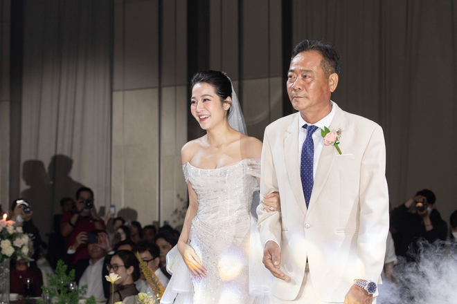 Đám cưới Karen Nguyễn và chồng gốc Hoa: Cô dâu xinh xắn, rơi nước mắt thông báo đã có em bé - Ảnh 15.