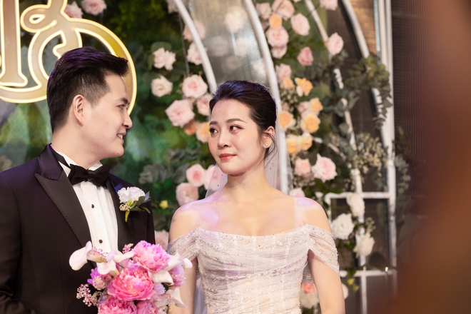 Đám cưới Karen Nguyễn và chồng gốc Hoa: Cô dâu xinh xắn, rơi nước mắt thông báo đã có em bé - Ảnh 19.