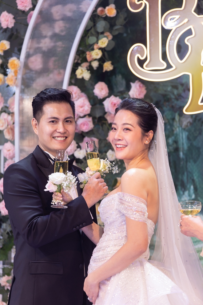 Đám cưới Karen Nguyễn và chồng gốc Hoa: Cô dâu xinh xắn, rơi nước mắt thông báo đã có em bé - Ảnh 21.