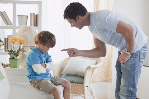 3 words that parents blurt out in anger accidentally hurt children's spirit: It is not always 