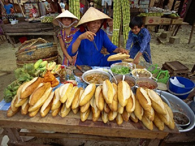 Những tiệm bánh mì thơm ngon “số dzách” ở Việt Nam được báo nước ngoài khen ngợi hết lời, khách Tây ghé mua nườm nượp - Ảnh 18.