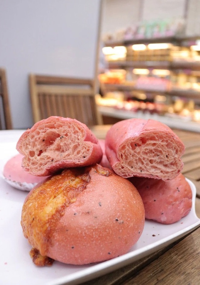 Những tiệm bánh mì thơm ngon “số dzách” ở Việt Nam được báo nước ngoài khen ngợi hết lời, khách Tây ghé mua nườm nượp - Ảnh 9.